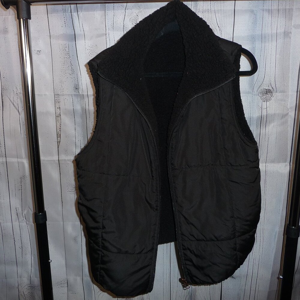 Discount Diva - Reversible Puffer Vest with Sherpa Lining - Black - XL